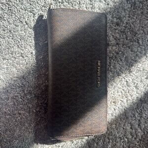 Michael Kors Elegant Brown Wallet